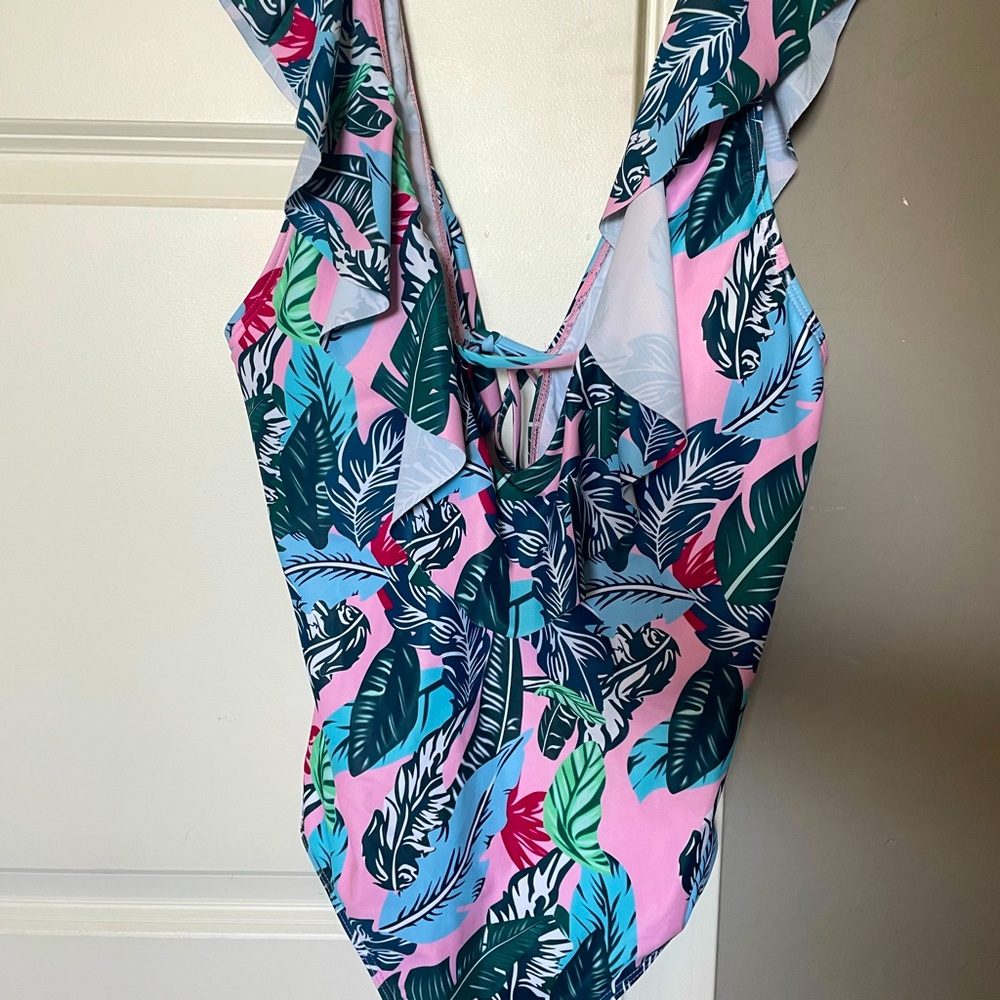 Women One Piece Swimsuit V-Neck Ruffle Bathing Suit Padded Monokini. Worn once.